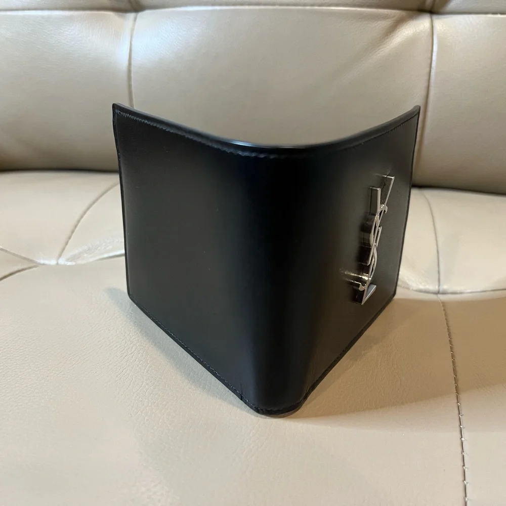 Saint Laurent Cassandre East/West wallet in smooth leather - Picture 6 of 11